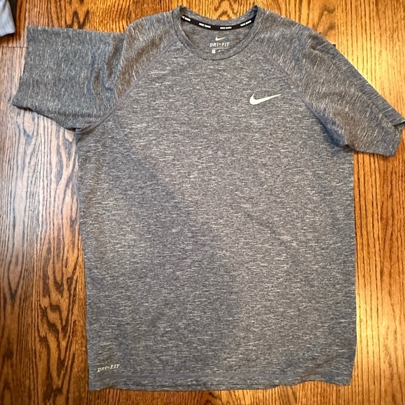16 Men’s Dri Fit shirts - Picture 8 of 14